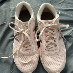 NEW BALANCE TENNIS SHOES